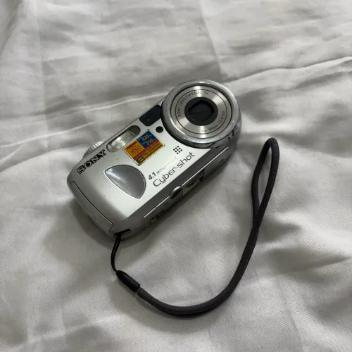 Sony Cyber-shot DSC-P73 4.1 megapixel