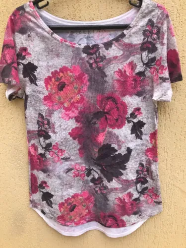 Blusa Com Estampa Floral Em Rosa Da Marca Siberian