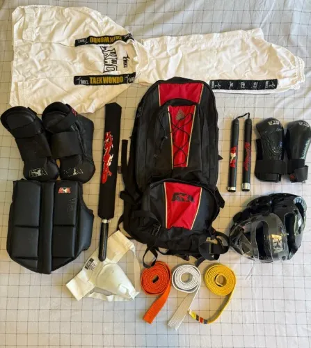Taekwondo equipamento de proteção + Mochila + Dobok + Faixas