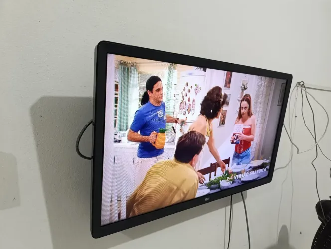 Tv LG 32 polegadas completa smart internet aplicativo novíssima
