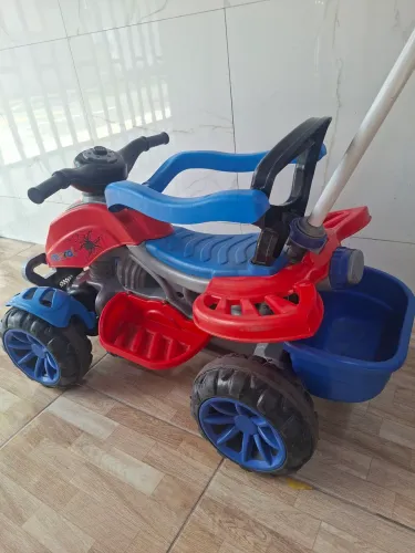 Motinha de passeio estilo quadriciclo. Bem conservado!