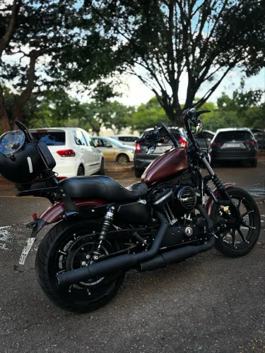 HARLEY DAVIDSON IRON 883