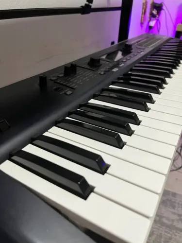 Korg Kross 2 - 61 teclas (estado de novo)