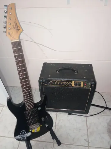 Cubo meteoro 50 watts e guitarra 