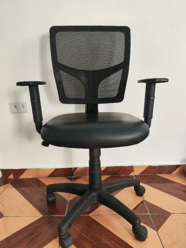 Cadeira de escritório preta