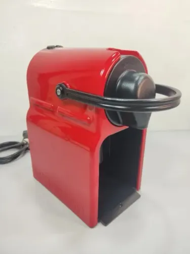 Cafeteira Nespresso Inissia C40 automática ruby red para cápsulas monodose