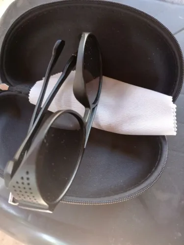 Óculos de Sol com Proteção Lateral + Estojo Rígido e Flanela