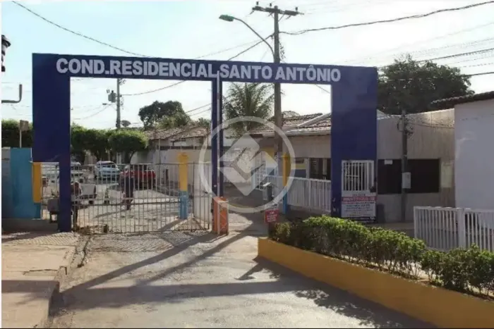 Vende-se Casa com 2 Quartos em Condomínio Fechado. codigo: 143846