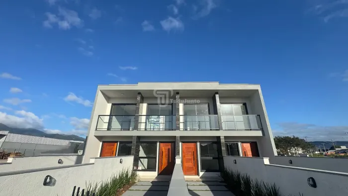 Sobrado Geminado 2 Quartos com 2 Suítes e 80m² - Guarda do Cubatão