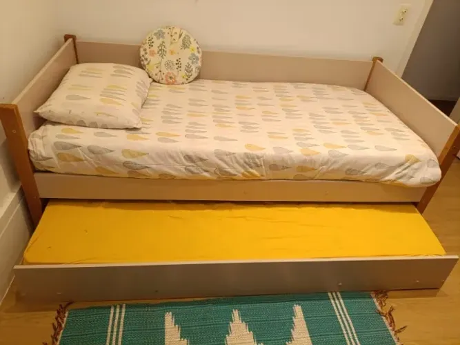 Cama infantil rosa Abra Cadabra com cama auxiliar - excelente estado