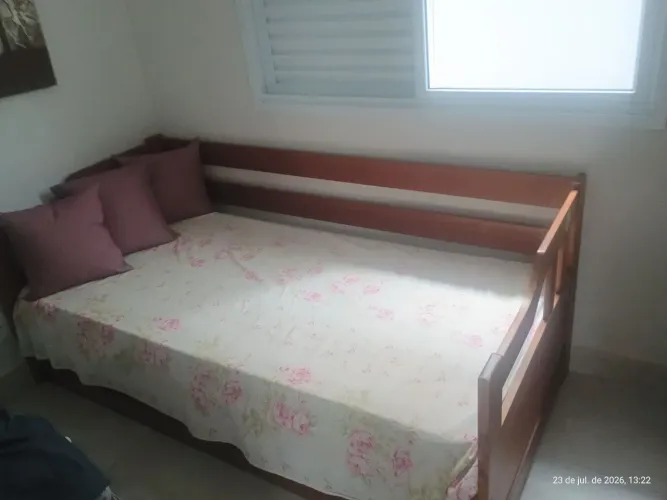 Sofá Cama Madeira maciça novo tamanho 1.90x0.90