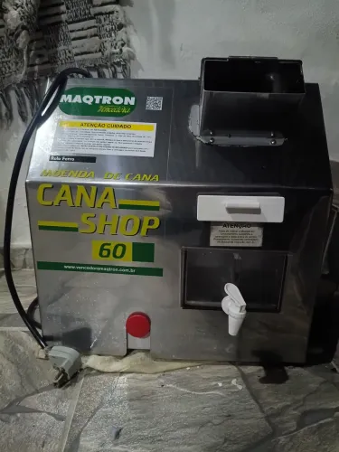 Máquina de moer cana elétrica com pouco uso.