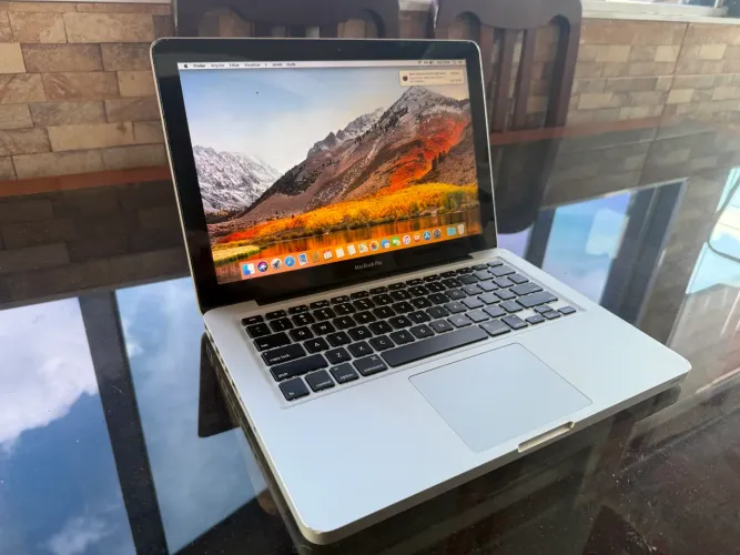 Apple MacBook Pro Late 2011 i7 8Gb SSD 120 vídeo 512