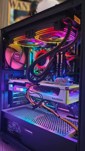 PC Gamer Completo Ryzen 7 5800XT + RX 9060 XT 16GB + Kit Gamer Redragon