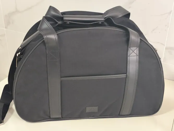 Bolsa de Viagem/Academia Cristian Dior <br>Valor 300 Reais <br>Medidas 46 comp./33alt/21larg.<br>