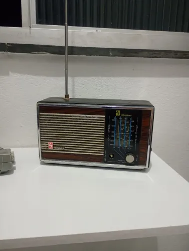 Rádio a pilha antigos