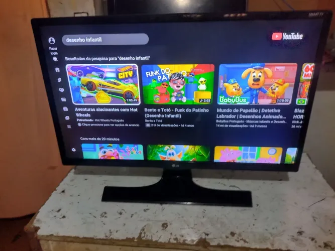 Vendo TV LG de 28 smart perfeita toda OK rápida