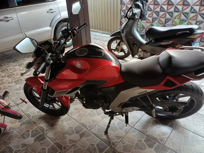 Vendo fazer 250 , ano 2020, valor 17.500,00 ou troco pro 150 ou titan 160.