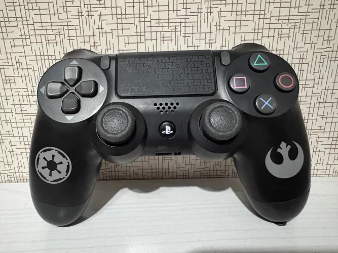DualShock 4 Star Wars Darth Vader Edition