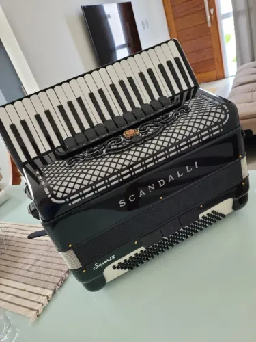 Cordovox Scandalli 120 Baixos - Som Puro, Tradição Italiana e Pronto pra Brilhar
