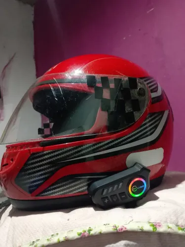 Capacetes e fone de ouvido para capacete 