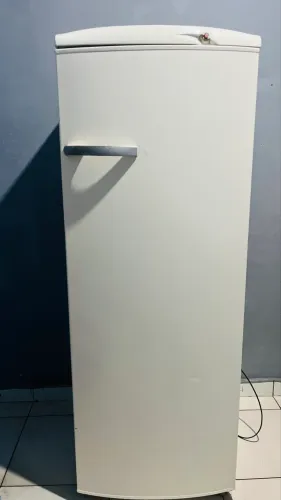 Vende-se geladeira com ótimo funcionamento