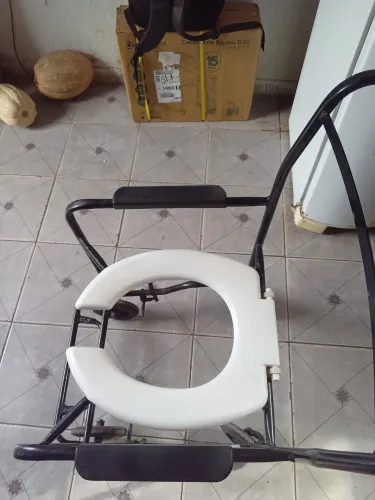 Vende-se cadeira de banho