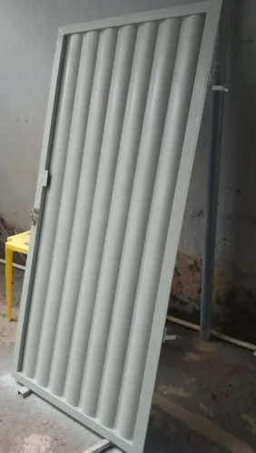 Portões social e de garagem