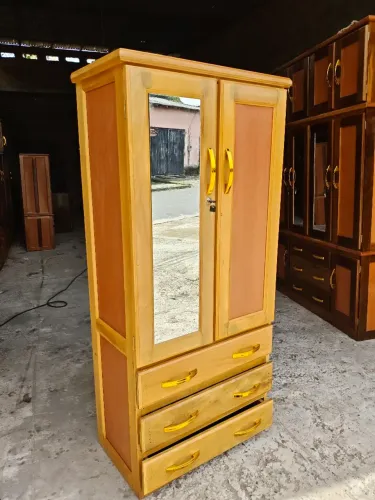 Guarda-roupa de madeira duas portas com espelho frete grátis.