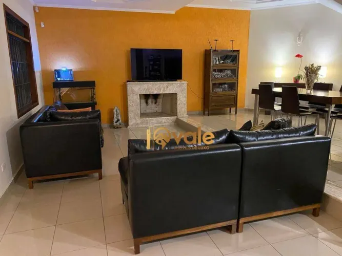 Sobrado à venda 3 quartos Jardim Alvorada com piscina