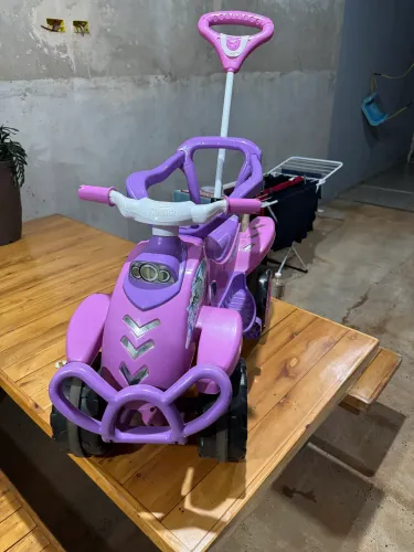 Quadriciclo Infantil Calesita com Empurrador e Som - Muito Conservado