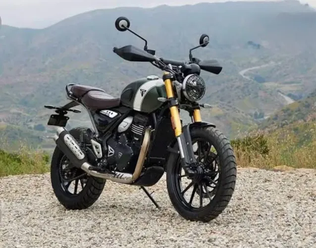 Moto nova/ única dona/ um ano de uso