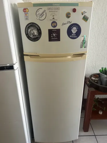 Geladeira e máquina 