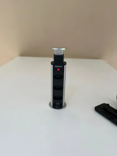 MESA IDEAL PARA ESCRITORIO EM MDF COM TORRE DE TOMADAS CENTRAL
