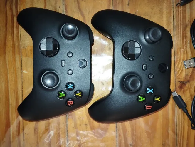Conjunto: Dois controles de Xbox Series X (Carbon Black) + Acessórios