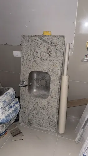 Bancada de granito com pia inox