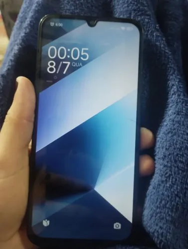 Celular poco c85 apenas tela com pequeno trinco maís funciona perfeitamente