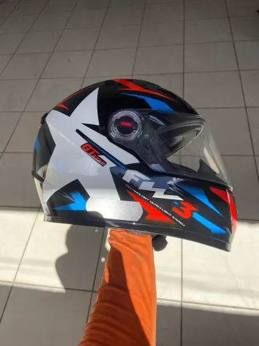 Capacete Fw3 Gt Star seminovo - usado poucas vezes