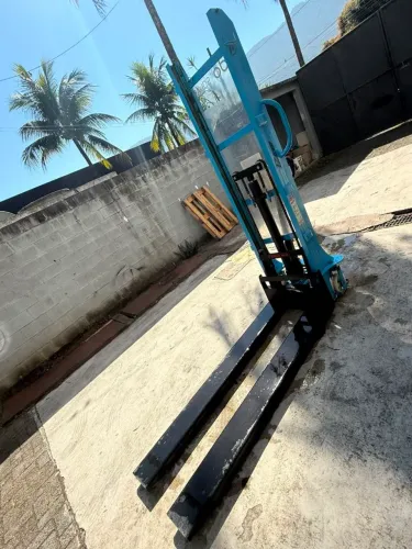 Empilhadeira manual Paletrans LM 1516 seminova