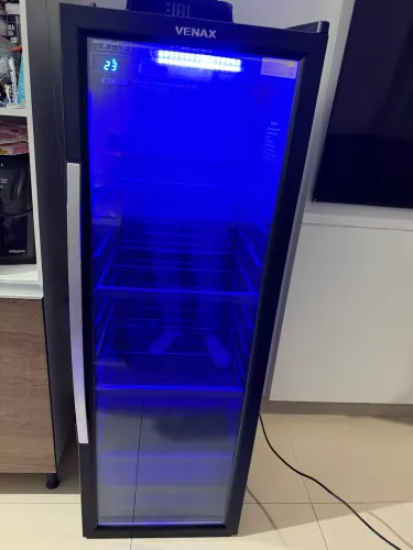 Cervejeira / freezer VENAX 210L zerada