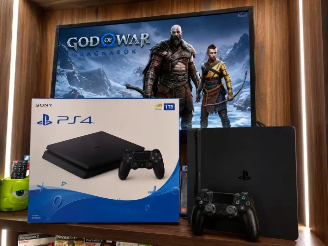 PARA COLECIONADORES - PS4 Slim impecável