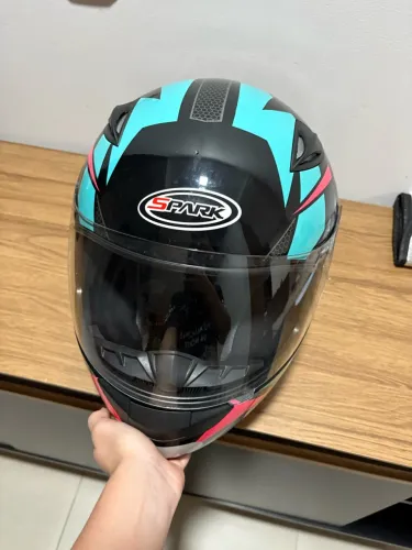 Vendo capacete feminino