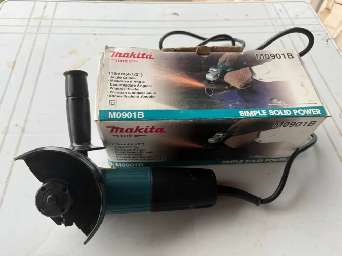 Vendo Esmerilhadeira Angular Makita M0901B 115mm 220V + Caixa e Acessórios