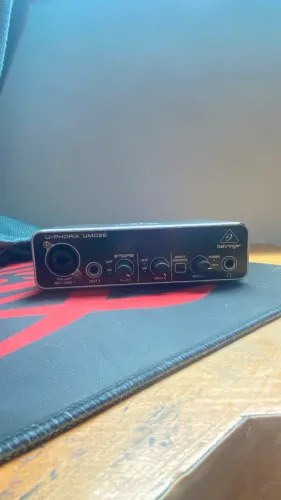 INTERFACE DE AUDIO BEHRINGER UMC22
