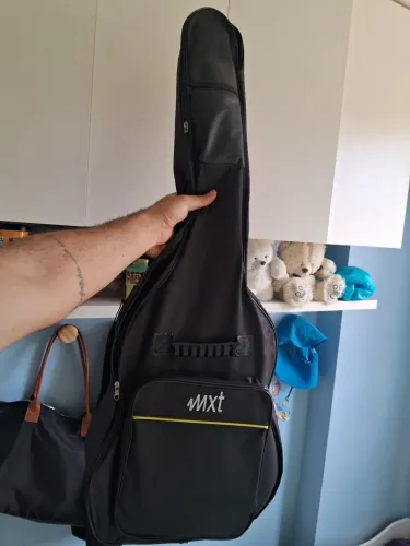 Capa de Violão MXT recém comprada