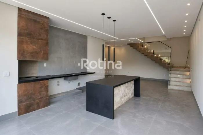 Casa à venda no Granja Marileusa com 3 suítes, varanda gourmet e 5 vagas