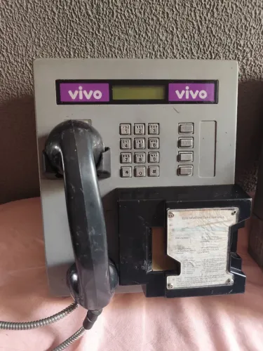 Aparelho telefônico orelhão retrô