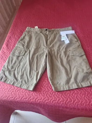 Bermuda marca Calvin Klein, nova, original, importada, tamanho 34(44) Brasil, esporte fono