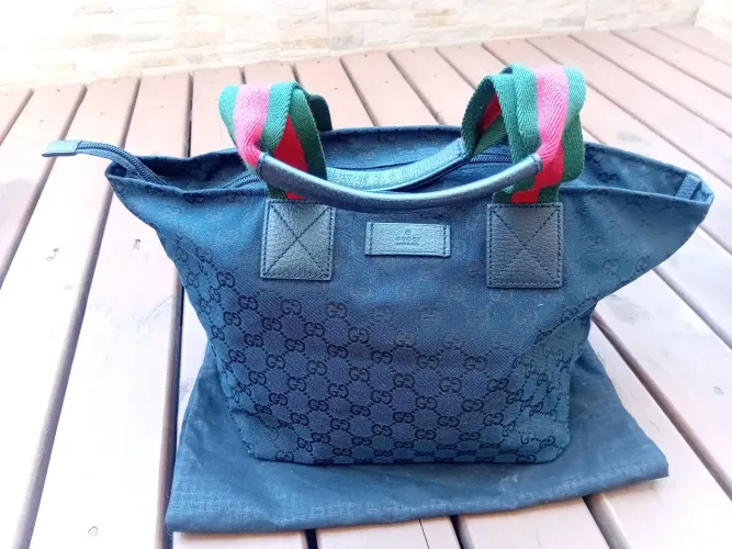 Gucci shelly line