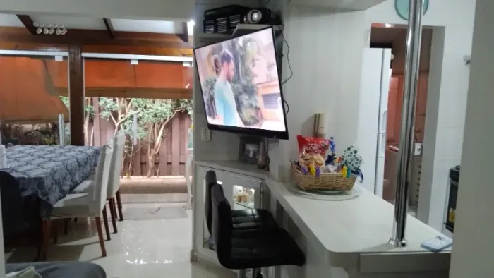 Casa Térrea em Condomínio Fechado 3 quartos 2 banheiros 2 garagens cobertas